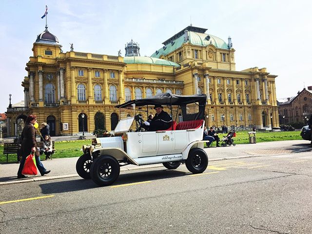 Old Zagreb sightseeing tour at Croatian National Theater